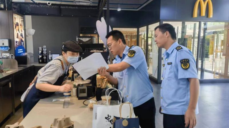 在开始安装膨化食品机械之前，首先要确保安装现场符合机械安装的要求。这包括：