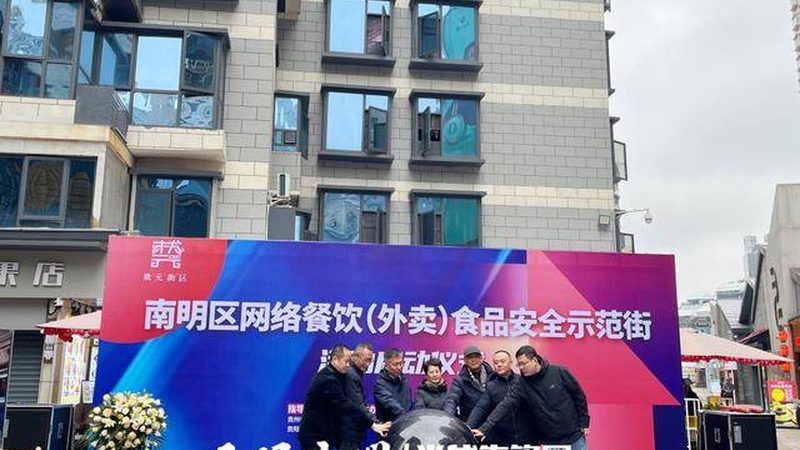 在众多坚果炒货品牌中，以下几款产品具有较高的品质和口碑，适合作为送礼佳品：
