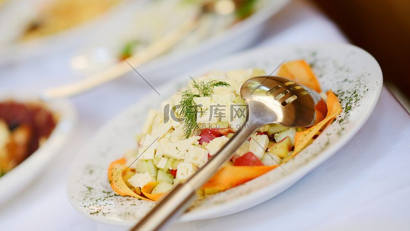 粮油批发价格波动：经销商如何应对市场变化**