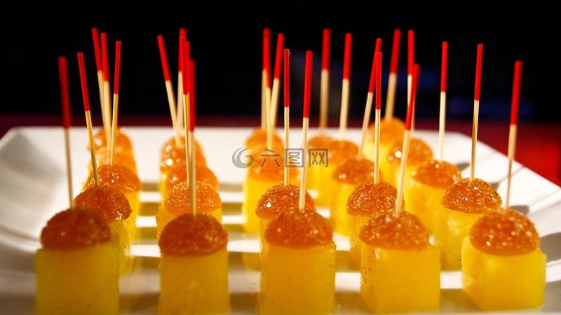 以下是一些在市场上口碑较好的粮油批发品牌，供消费者参考：